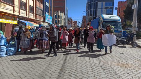 Comerciantes de Faro Murillo en El Alto cierran sus puestos