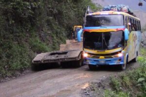 Federación de Transporte de los Yungas anuncia medidas de presión por falta de combustible