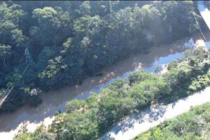 Deslizamiento río Laja obstruye flujo hacia el Piraí