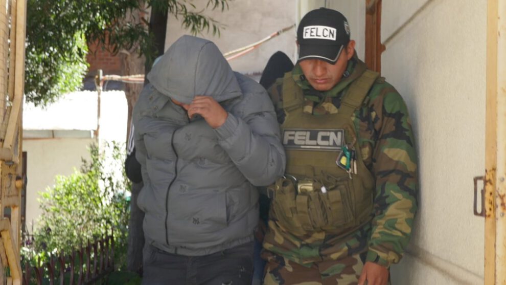 Intervención policial en carretera descubre 95 kilos de marihuana