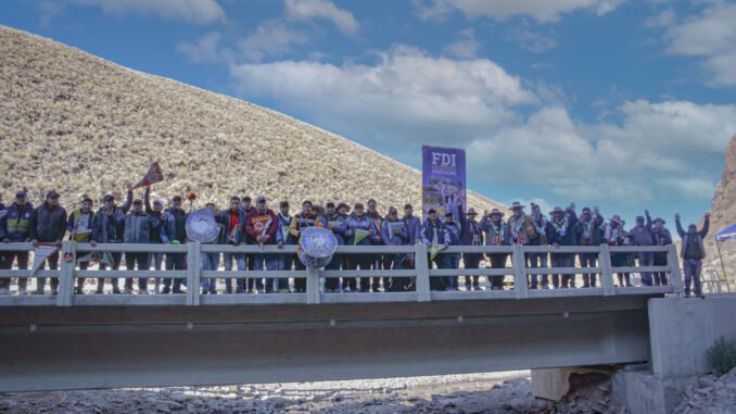 Puentes en Huanuni mejoran el transporte agrícola
