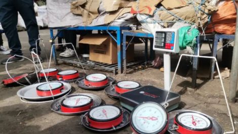 Detectan balanzas adulteradas en mercados de Cochabamba