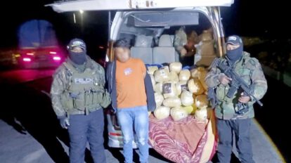 Policía captura a conductor con 90 paquetes de marihuana