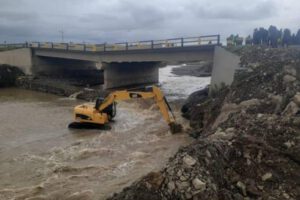 Conflictos sociales y derrumbes complican el tránsito en 12 tramos viales del país