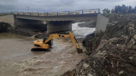 Conflictos sociales y derrumbes complican el tránsito en 12 tramos viales del país