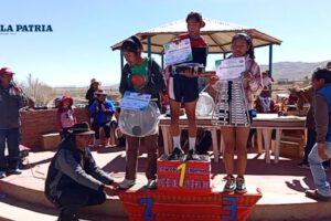 Carrera pedestre en Vinto ganada por Heydi Coca y Boris Pozo