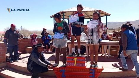 Carrera pedestre en Vinto ganada por Heydi Coca y Boris Pozo