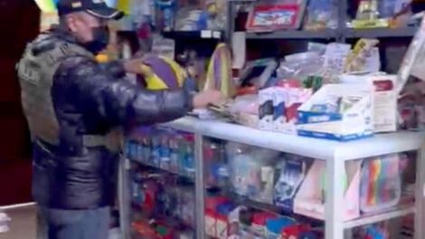 Intervención en narcolibrería en La Paz