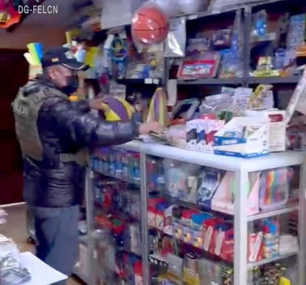 Intervención en narcolibrería en La Paz