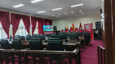 Shirley Molina en la Asamblea Legislativa de Oruro