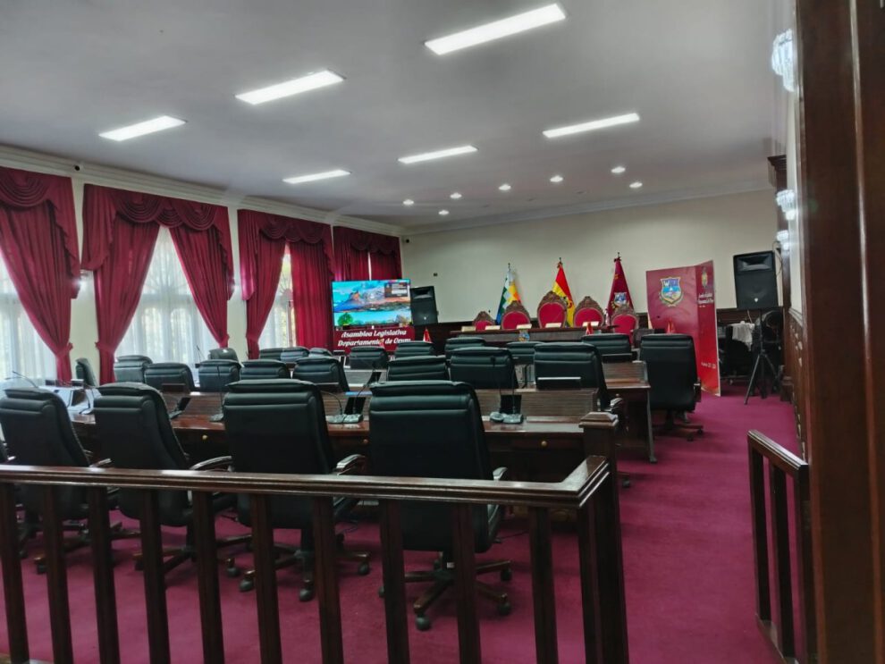 Shirley Molina en la Asamblea Legislativa de Oruro