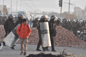Bloqueos afectan elecciones y crisis económica en Bolivia