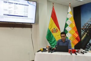 Descarga de combustibles en Arica por YPFB