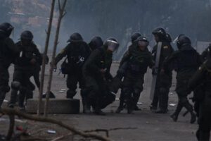 Policías heridos por explosivo en Cochabamba