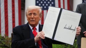 Aranceles al aluminio y acero firmados por Donald Trump