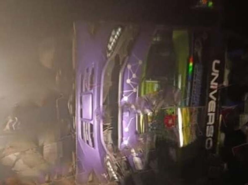 Bus vuelca dejando 3 muertos en Potosí