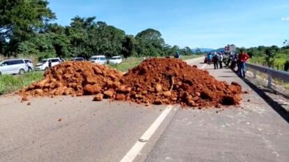 Bloqueo en el Puente Ichilo por protestas en Bolivia
