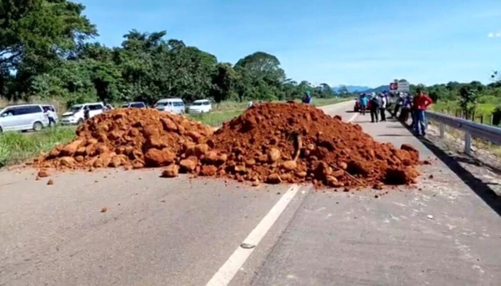 Bloqueo en el Puente Ichilo por protestas en Bolivia