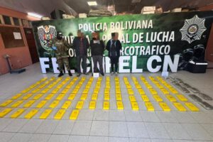 Operativo antidrogas Santa Cruz con cocaína secuestrada