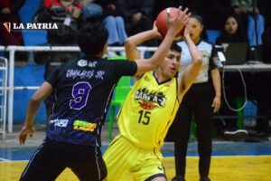 Carl A-Z derriba a Kinwa en Libobásquet