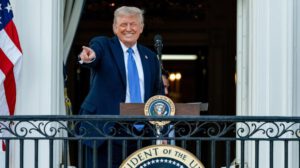 Trump prohíbe entrada de nuevos estudiantes extranjeros a Harvard