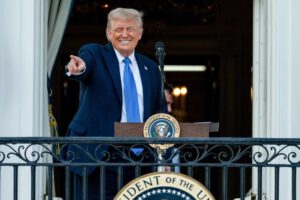 Trump prohíbe entrada de nuevos estudiantes extranjeros a Harvard