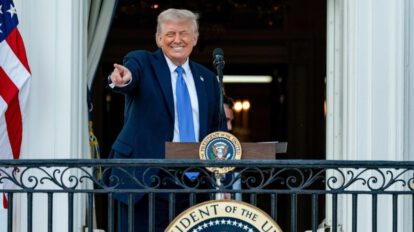 Trump prohíbe entrada de nuevos estudiantes extranjeros a Harvard
