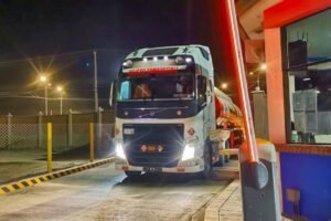 Llegada de combustible a Senkata