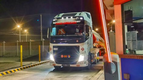 Llegada de combustible a Senkata