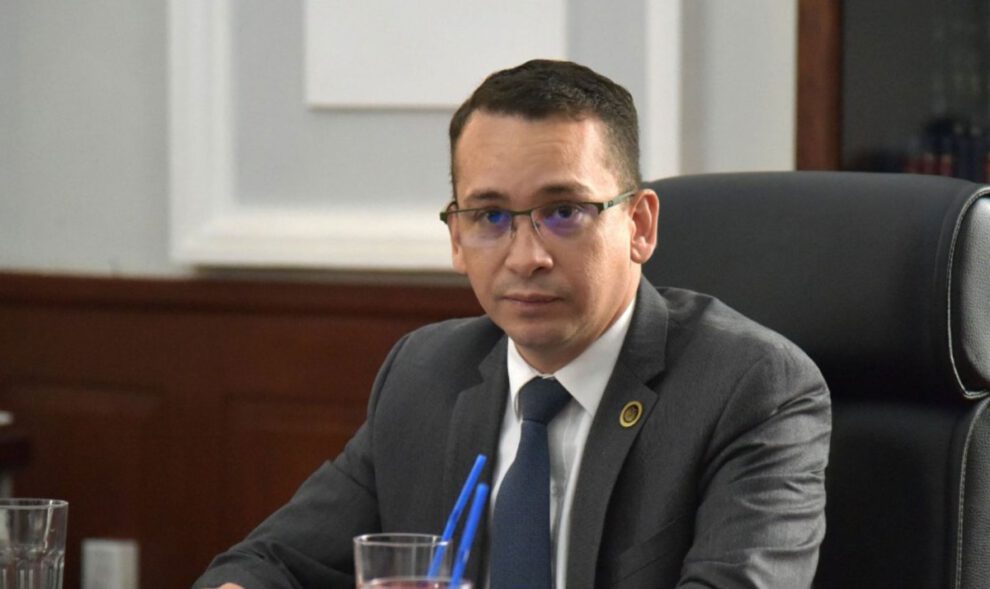 Cumbre estatal para preservar la democracia propuesta por Romer Saucedo