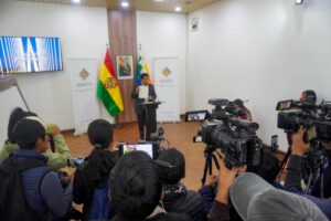 Construcción de puente en Tiquina