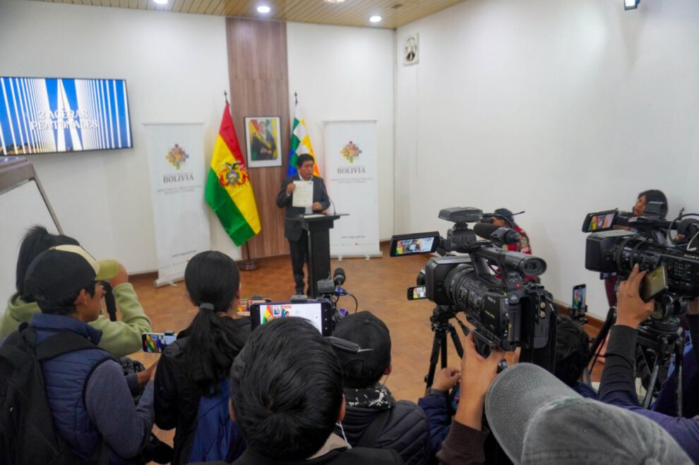 Construcción de puente en Tiquina