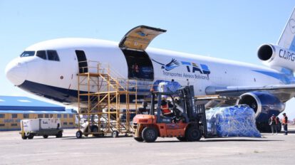 Puente aéreo de pollo desde Santa Cruz a La Paz