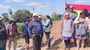 Bloqueo en San Julián exigiendo renuncia de Luis Arce