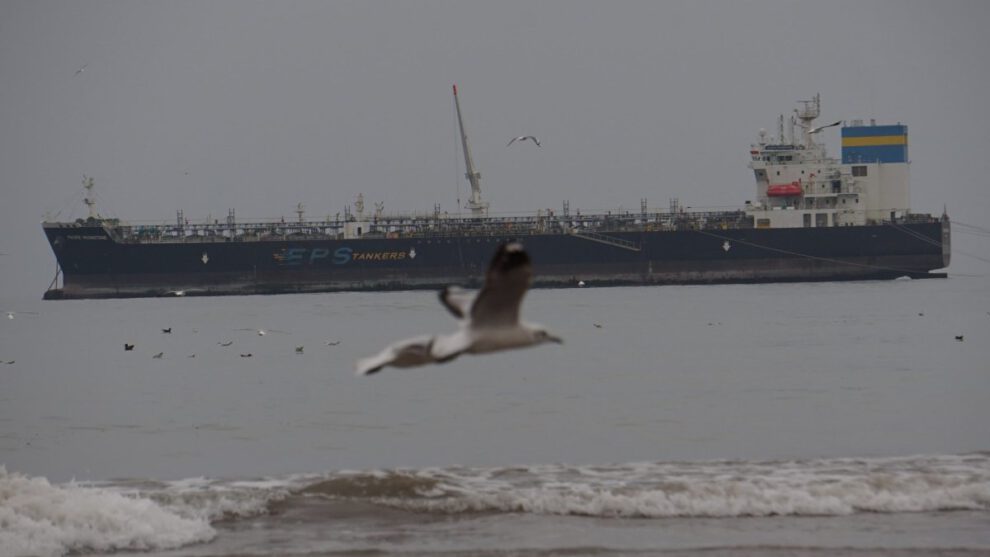 Descarga de gasolina en Arica