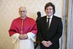 Milei se reúne con el Papa para discutir la lucha contra la pobreza