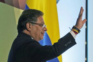 Gustavo Petro presiona a ministros para firmar decreto sobre consulta laboral