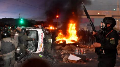 Intervención policial en el bloqueo en Vinto