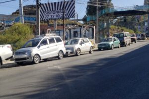 Filas por combustible en La Paz
