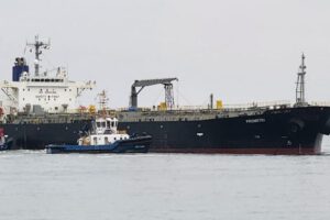 YPFB descarga diésel en Arica