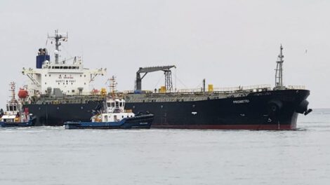 YPFB descarga diésel en Arica