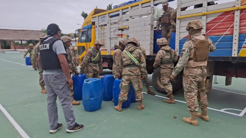 Decomisan camión con gasolina en San Carlos