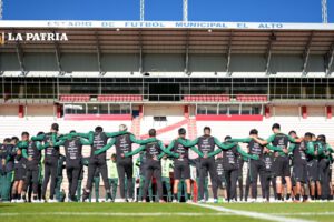 Selección Nacional eliminatorias entrenando a puertas cerradas en El Alto