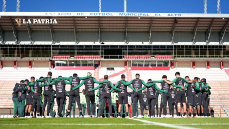 Selección Nacional eliminatorias entrenando a puertas cerradas en El Alto