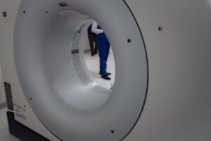 Compra de tomógrafo en Oruro bajo investigación