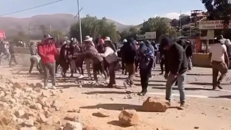 Desbloqueo en Tarata por vecinos de Valle Alto