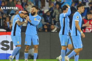 Uruguay se acerca al Mundial con un triunfo
