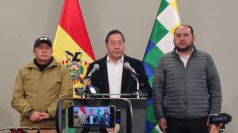 Gobierno instruye operativos para desbloquear la carretera Oruro-Cochabamba