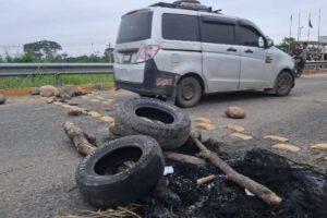bloqueo en la carretera restablecido tras liberación del dirigente