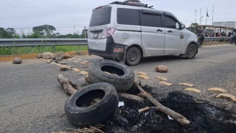bloqueo en la carretera restablecido tras liberación del dirigente